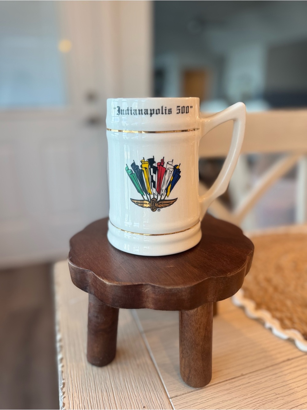 1985 Indianapolis 500 White Ceramic Commemorative Mug. Excellent Condition